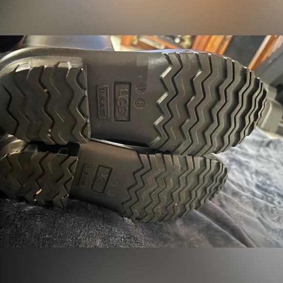 UGG Shelby Matte rain boot 
Color black 
Size 8 - Picture 7 of 7